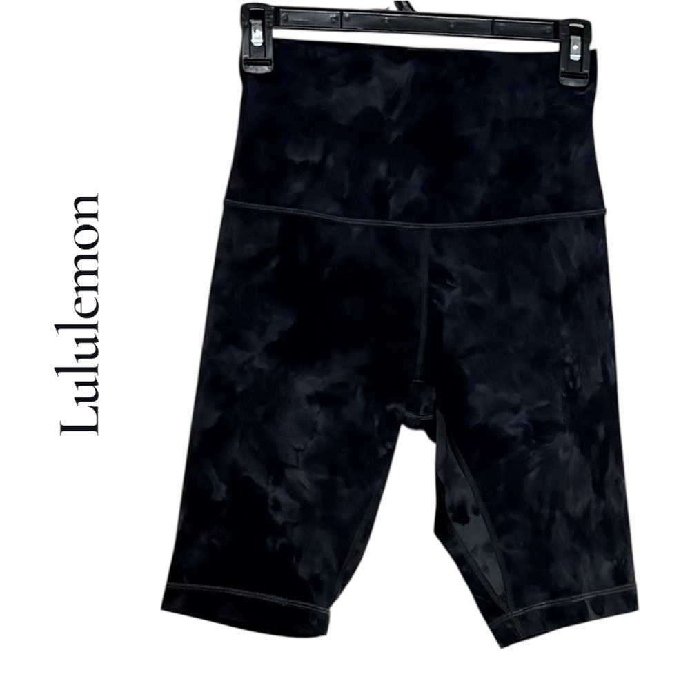 Lululemon Align High Rise Shorts 7”
Diamond Dye Size 6